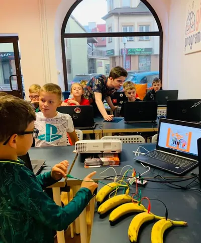 Giganci Programowania Ostrołęka - Nauka nowych technologii dla Dzieci i Młodzieży